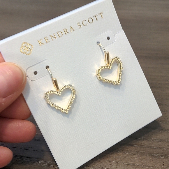 NEW Kendra Scott Sophee Heart Drop Earrings in Gold - Picture 3 of 7